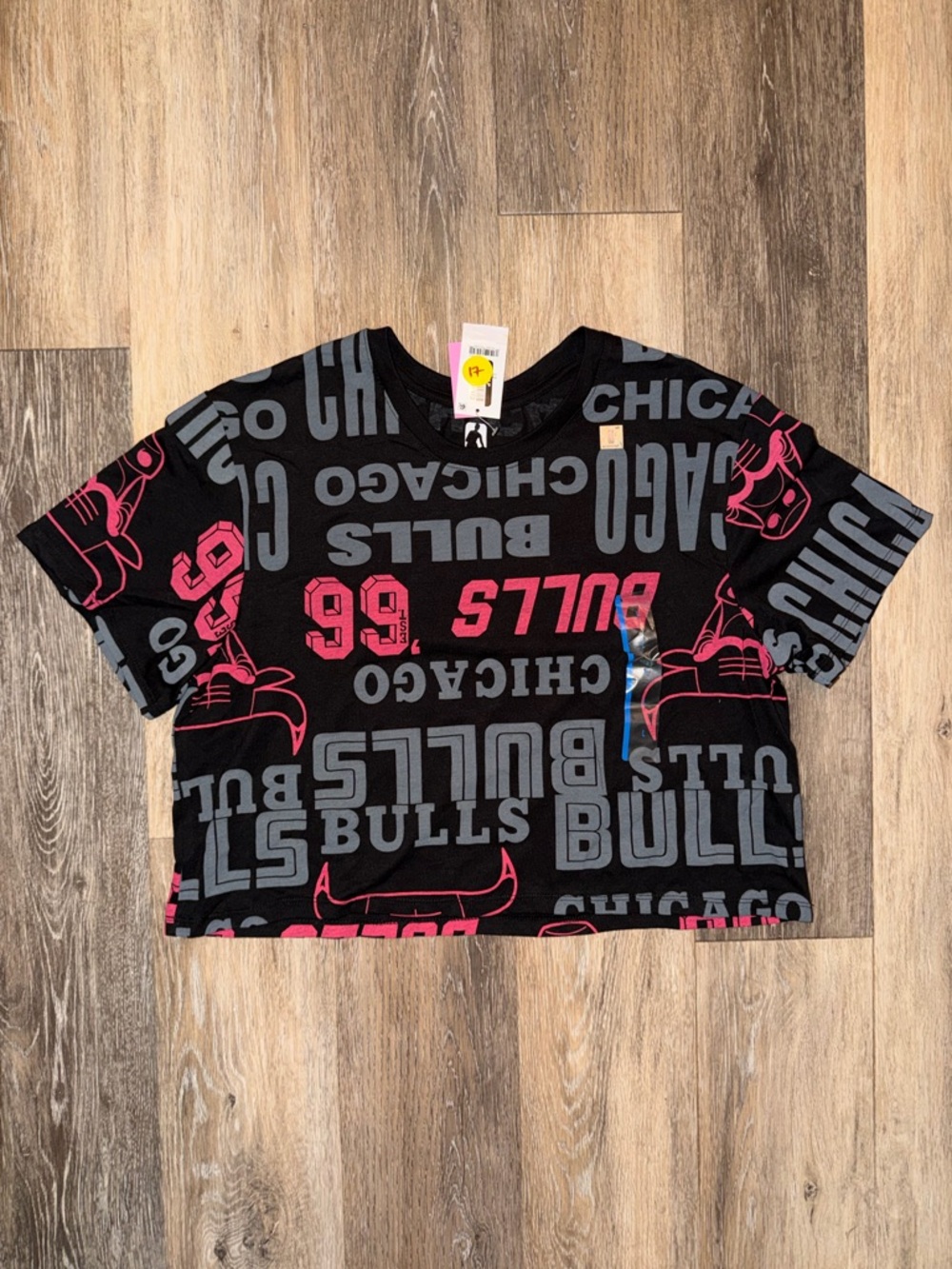 NWT NBA Chicago Bulls Women's Graphic Cropped T-Shirt